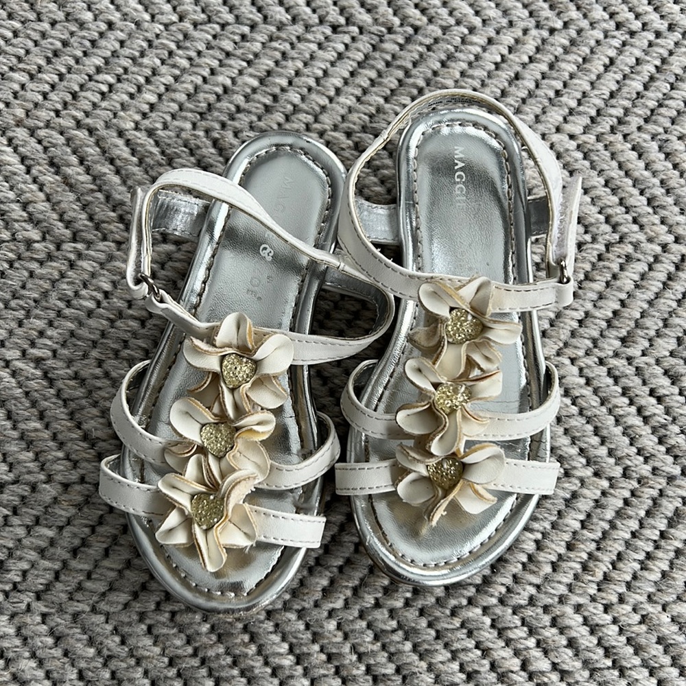 Maggie & Zoe Sandals